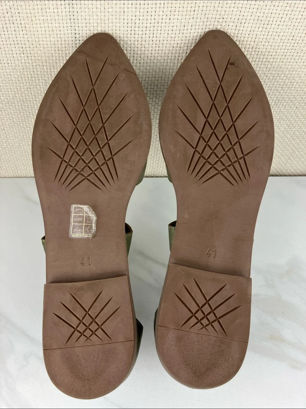 Bueno Becky Green Leather Flats Ankle Strap Size 41